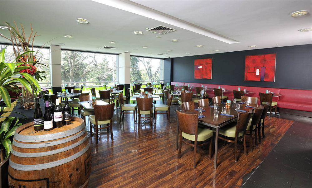 Mercure Melbourne Treasury Gardens Restaurante foto